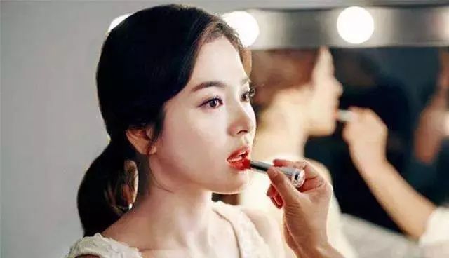 口红生意,口红行业的经济环境分析