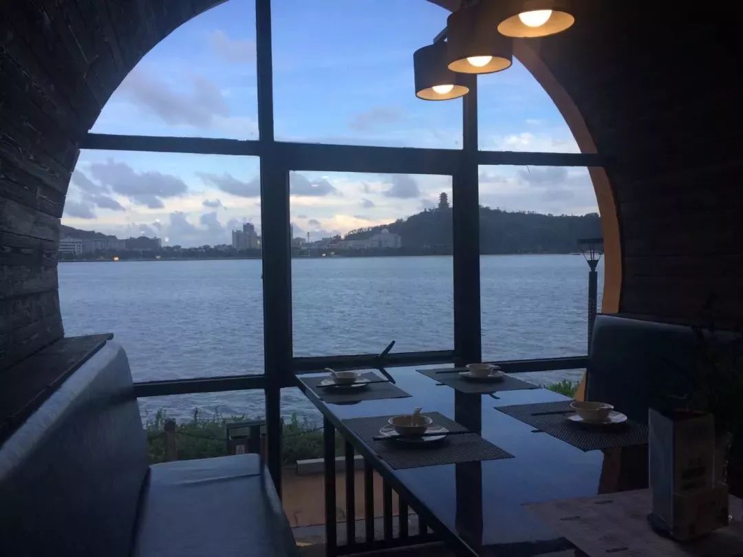 防城港白浪滩美食店,防城港海鲜美食店推荐