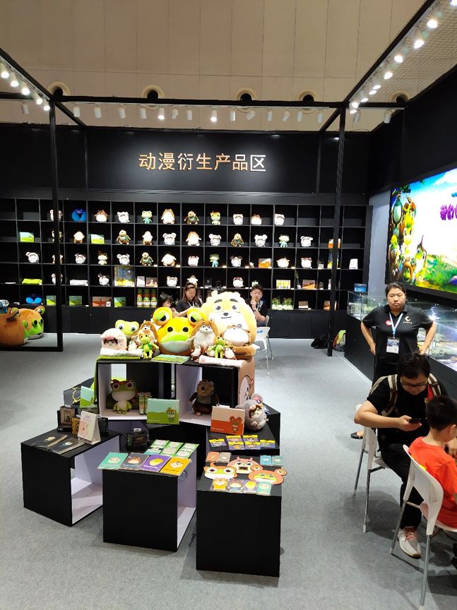 小编今天逛了一下动漫展，然后觉得自己老了……