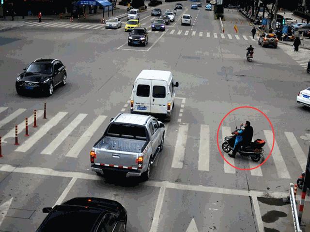 电动车闯红灯为啥是主责不是全责,电动车闯红灯全责的医疗费怎么办