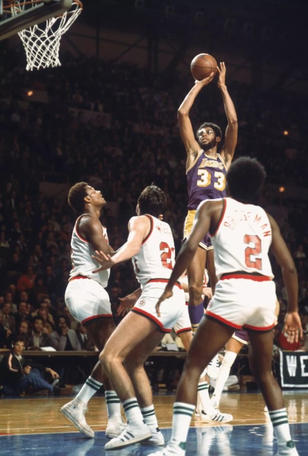 有颜值百搭又可以实战的球鞋,比较百搭舒适耐穿的几款球鞋