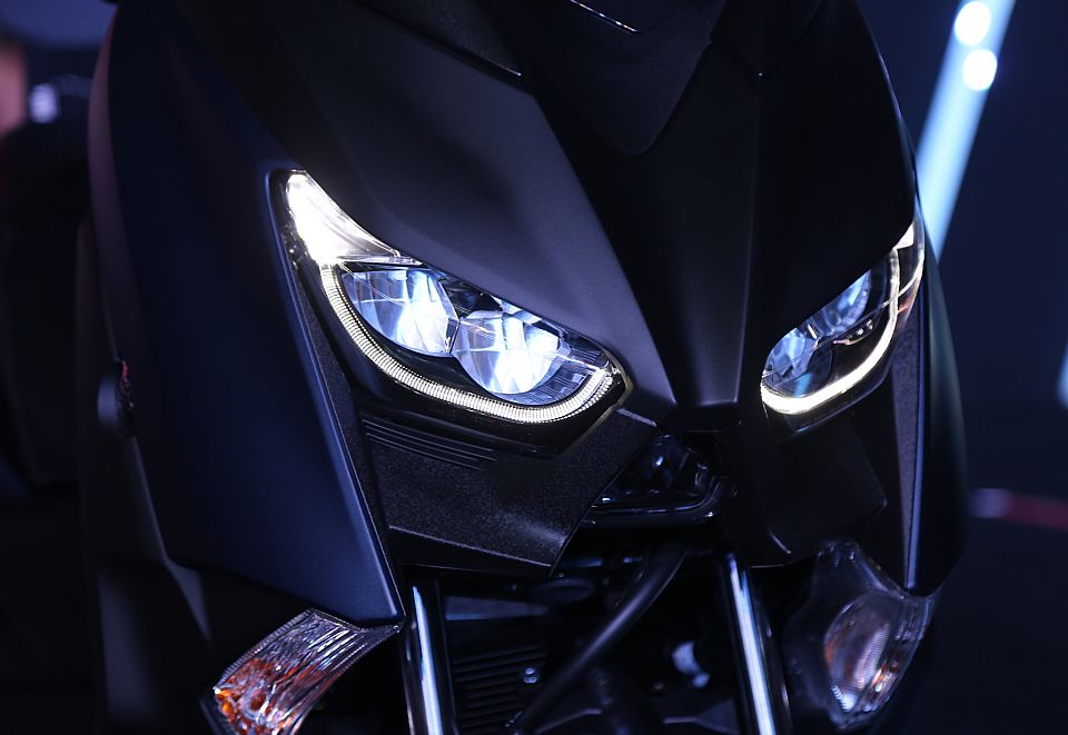 车评测视频对比,雅马哈xmax300摩旅进藏