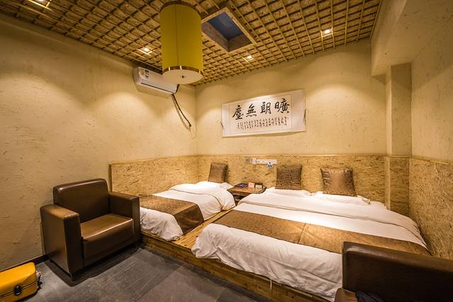 没想到，真有人在大漠建了一座能看星星的边城驿站