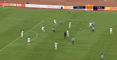 大连一方博阿滕转身分球过人,博阿滕最新战报