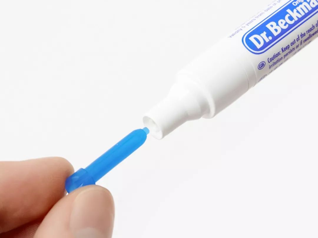 白色衣服上弄上了辣椒油怎样洗掉,衣服溅了红辣椒油怎么洗也不掉