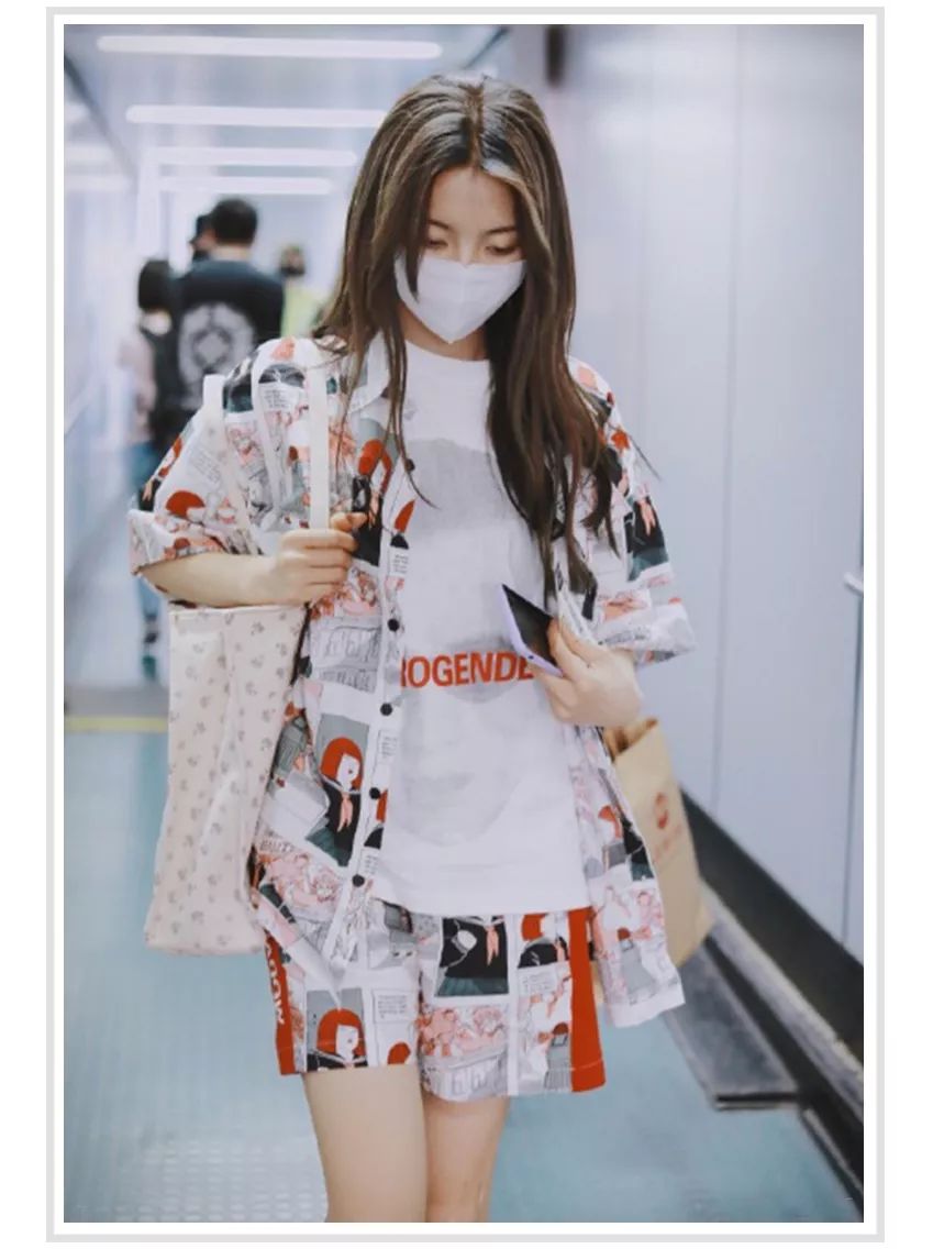 欧阳娜娜张子枫生日礼物,张子枫欧阳娜娜杂志同款衣服