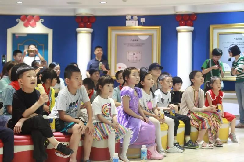 “2019透明工厂”走进味全品尝参观乐趣多