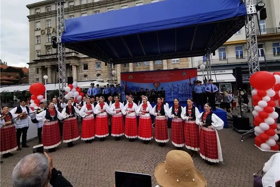 骄傲!8名扬州警察现身克罗地亚,惊艳亮相世界舞台