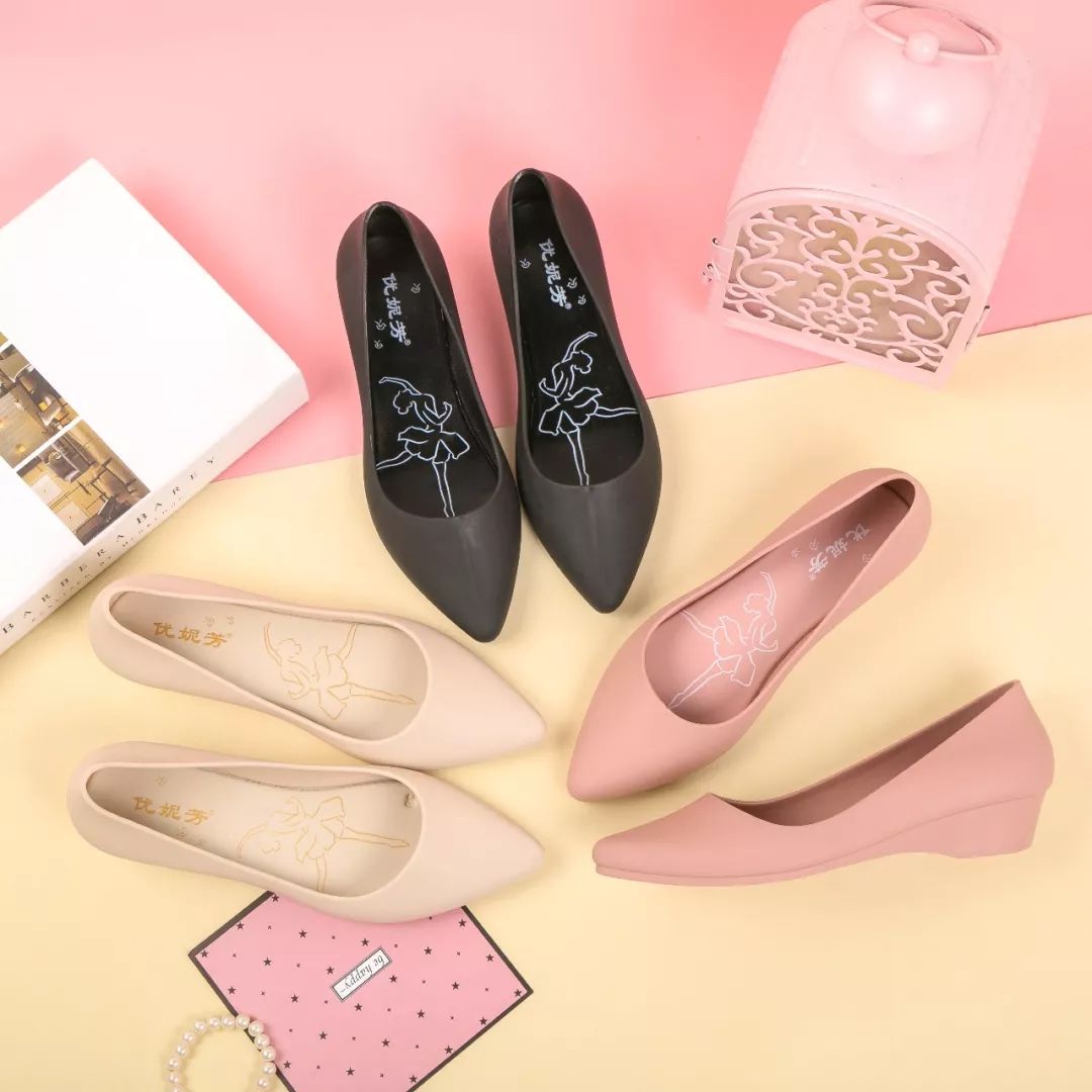 别再说雨鞋捂脚又显丑!有了它,增高显腿长!我天天盼着下雨