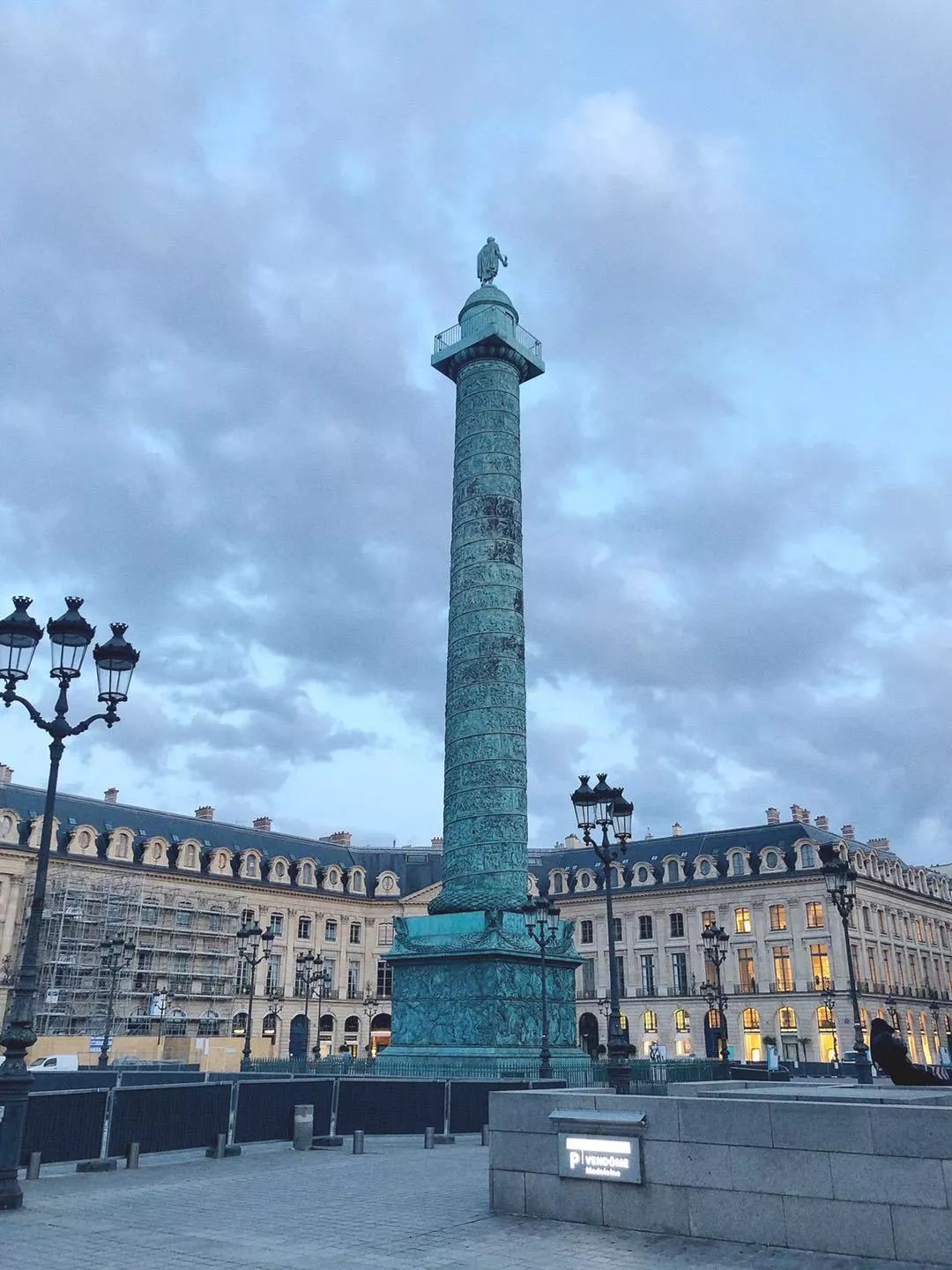 走出成都｜幸运的人，才可以在巴黎自由迷失