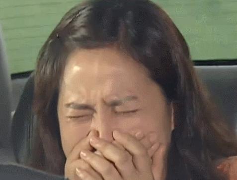 女孩不想上学撒谎说肚子疼,15岁女孩总说肚子疼