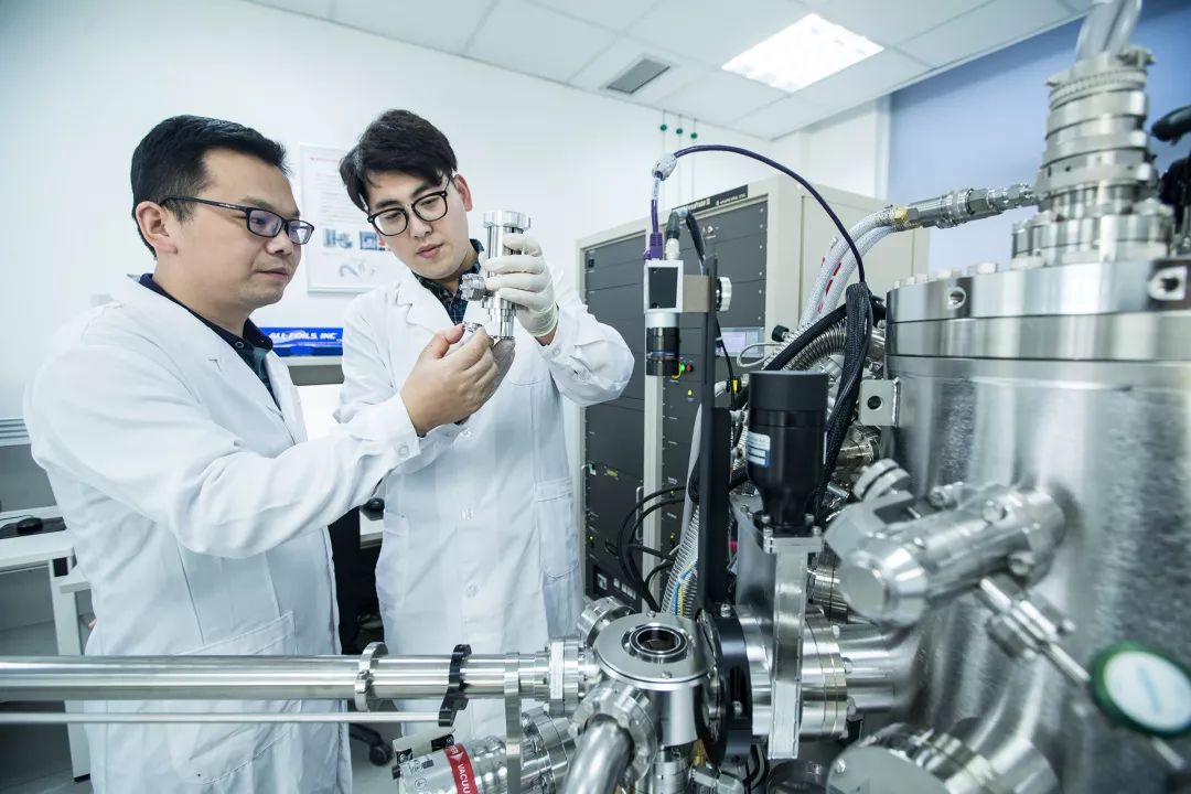 宾利百年纪念款添越多少钱,宾利新能源新车发布会