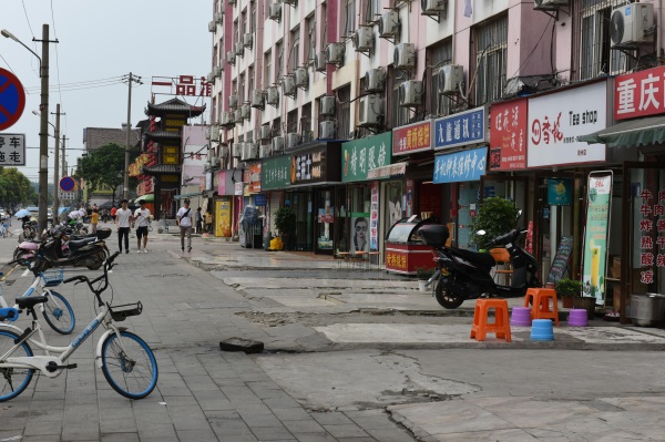 拆除街道违章建筑,荆州违章建筑拆除的视频