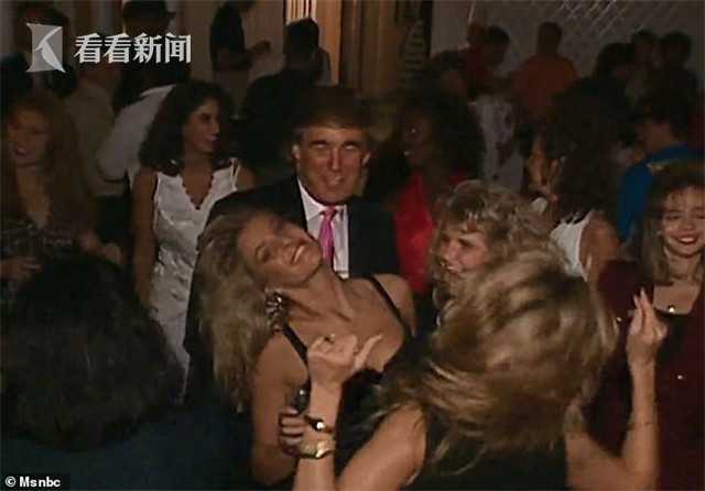 美大选激战正酣特朗普1992年搂辣妹热舞视频被“挖坟”卷入性丑闻