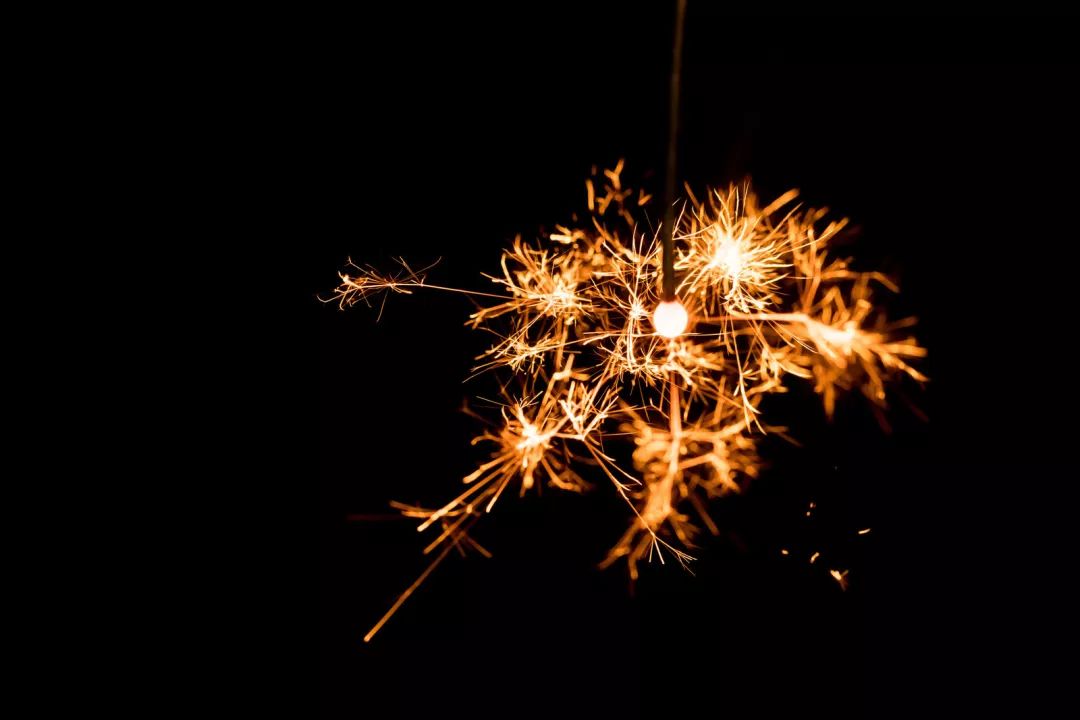 瞬间的璀璨烟火,瞬间的闪耀韩剧