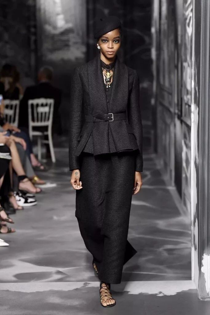 Beauty|CHANEL开挂、DIOR大女人？一线秋季彩妆速递