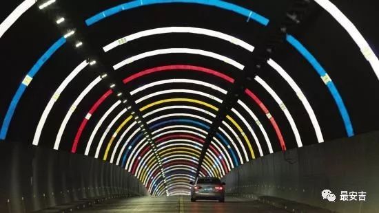 看彩虹,看彩虹轻轻闪烁