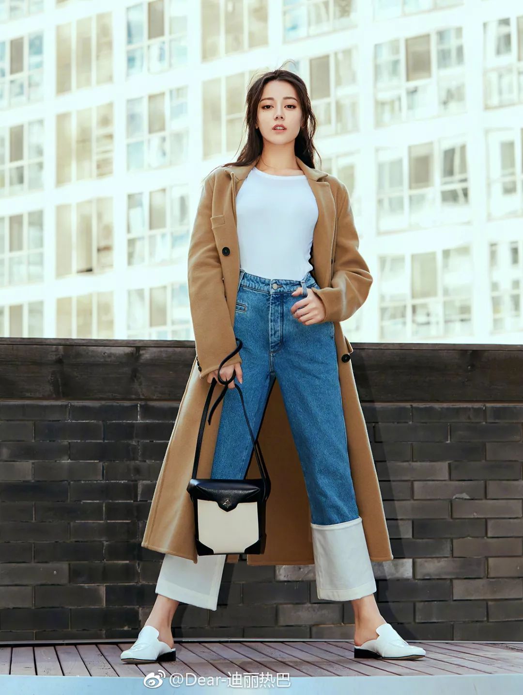 刘雯斜挎休闲包,今年流行的刘雯同款包