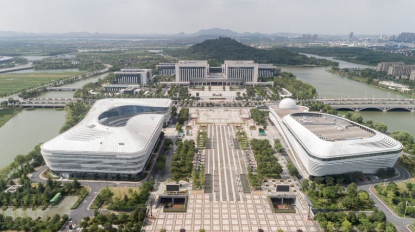 缁嶅叴瀹囧畽涓績闀滄箹,瀹囧畽涓績闀滄箹