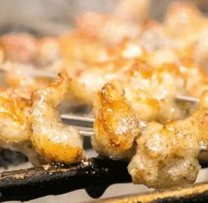 火爆热闹的烧烤,火热地带烧烤