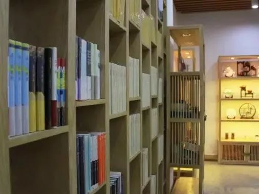 都上央视了！大学校园书店怎么突然这么火？