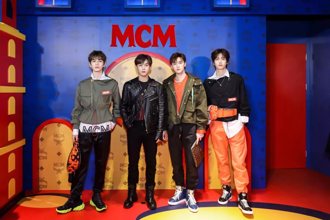 偶像练习生分组的衣服,偶像练习生团服