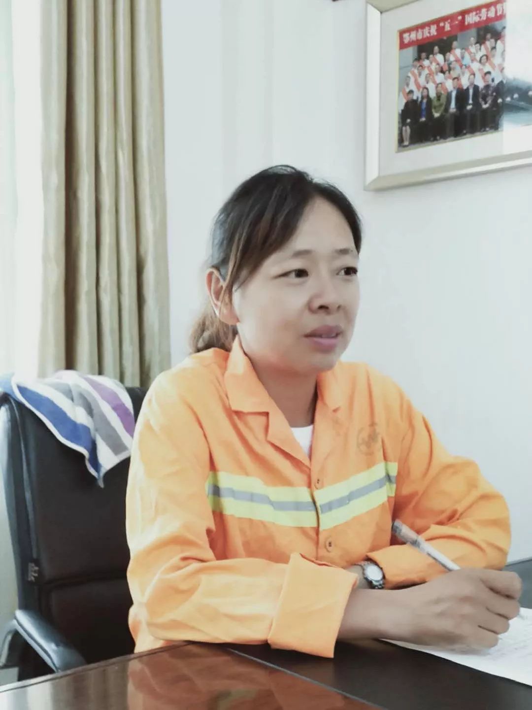 致敬！把扫大街当“学问”做的“拼命女郎”