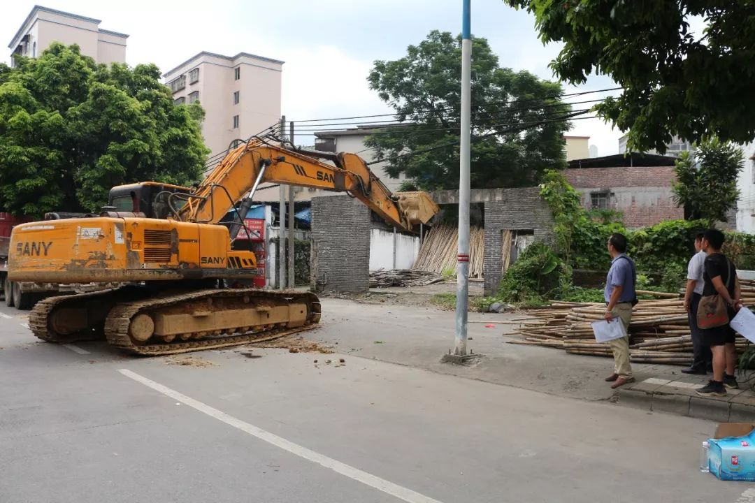 法院强拆违建报道,法院强制拆除违建房现场视频