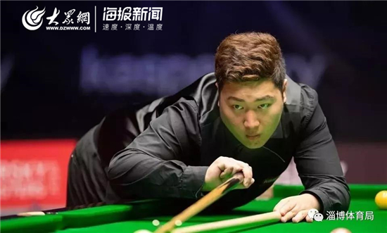 淄博第一台球冠军颜丙涛合影,颜丙涛晋级世锦赛16强视频