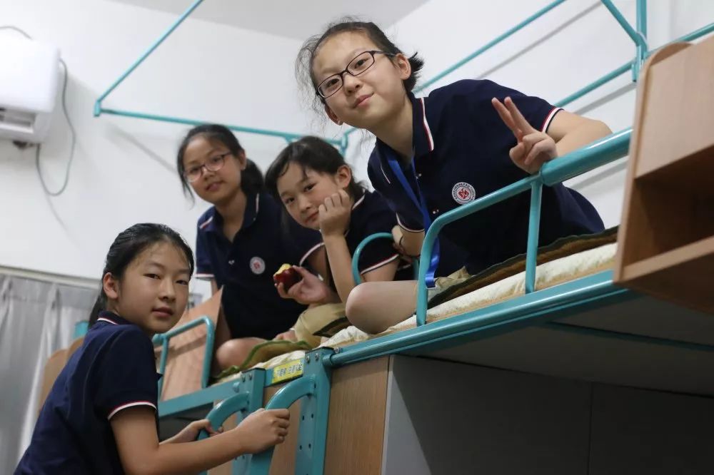 DAY7恰十年，夏令营乘风破浪；正青春，愿少年扬帆远航——杭州师范大学东城教育集团第十届夏令营闭营仪式