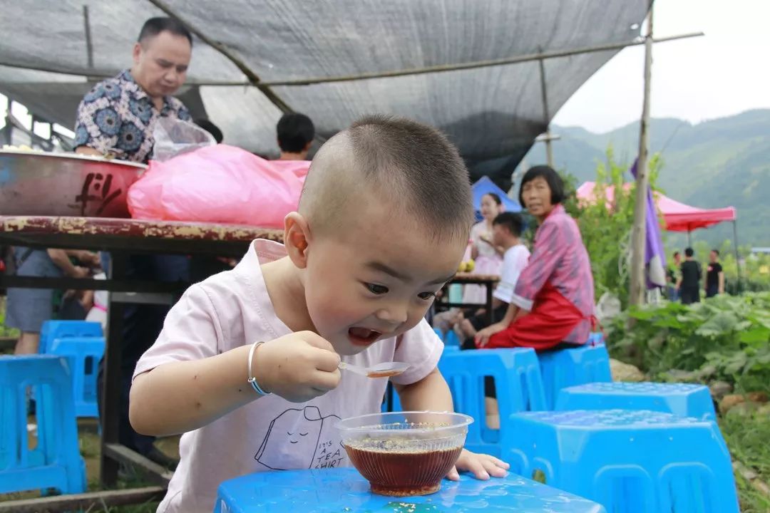 购购购！今天这里超热闹