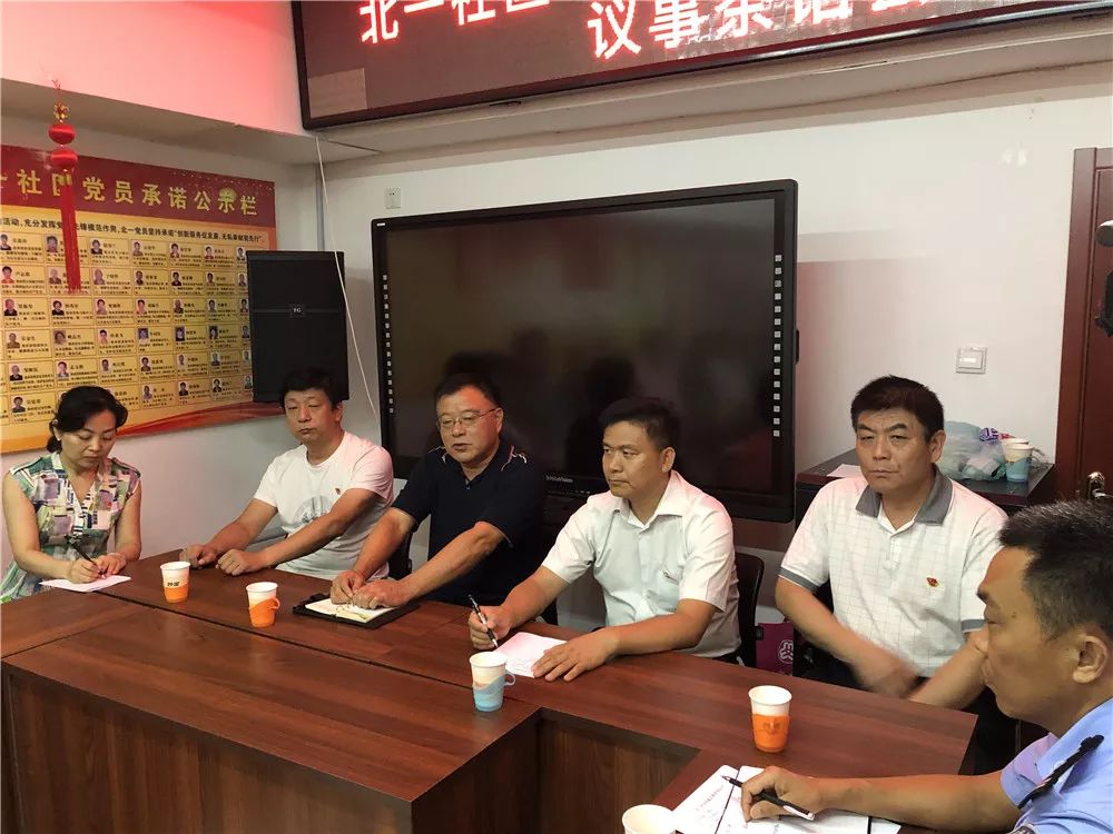 热闹过年绘画,社区组织的绘画活动