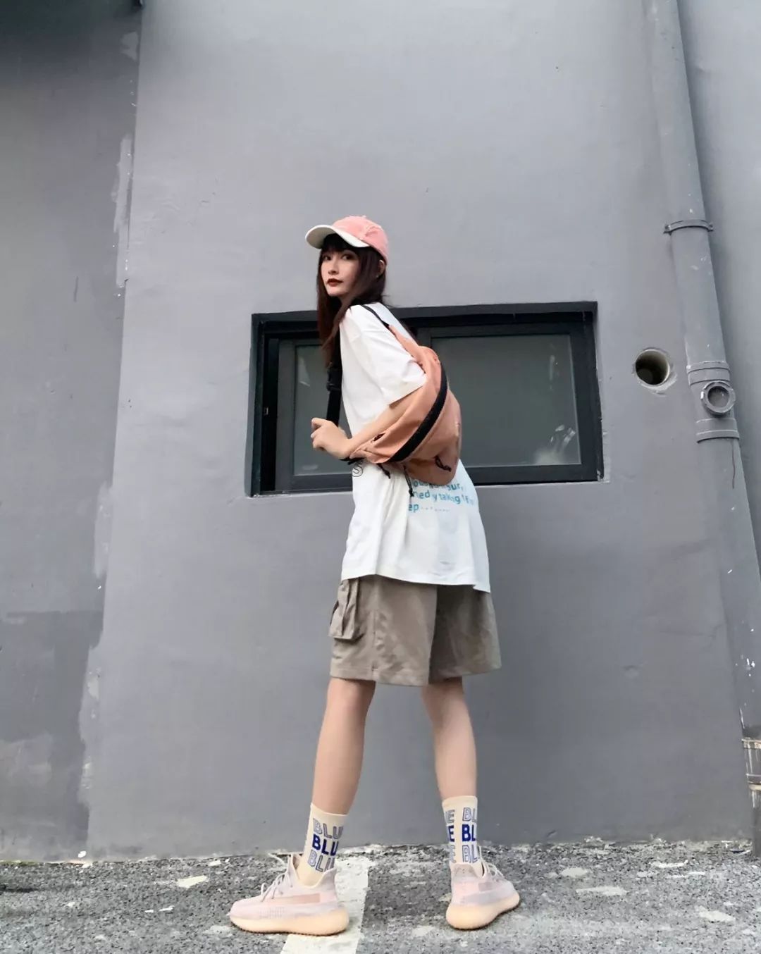 aj1和yeezy满天星,aj和yeezy哪个更容易受欢迎