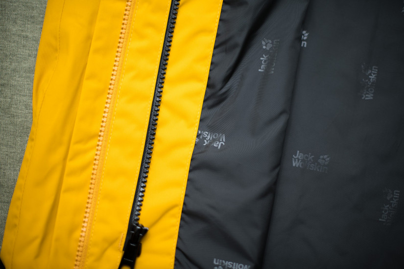 冲锋衣透气防水最好的是哪一款,2024年最火的冲锋衣防水防风透气