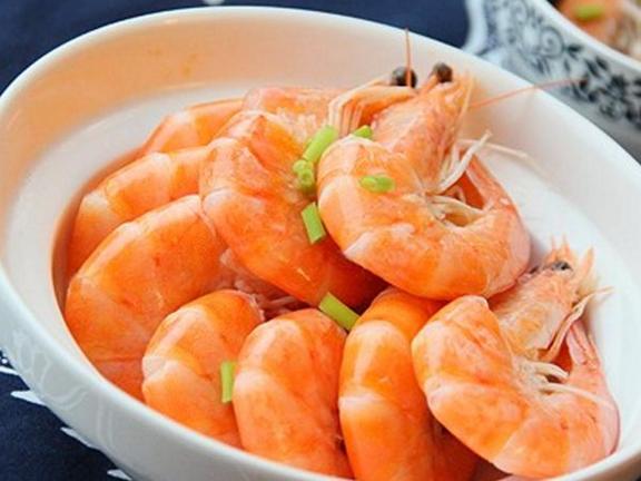 鲜虾水煮几分钟才好,鲜虾做之前要把虾煮熟吗