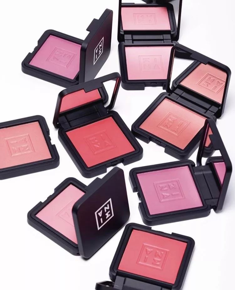 这些美妆潮品你最想拿走哪一个,这些网红化妆品还能用吗