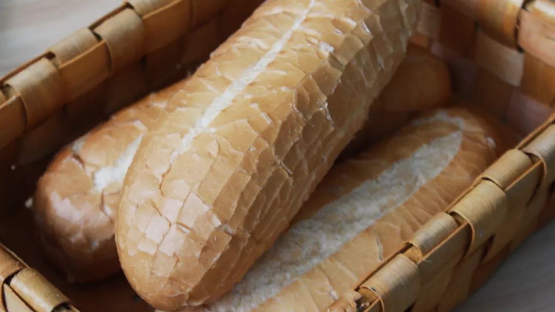 网购越南土特产|炼奶冰咖法包猪肝酱扎肉春卷虾片，一个下午茶全都拥有