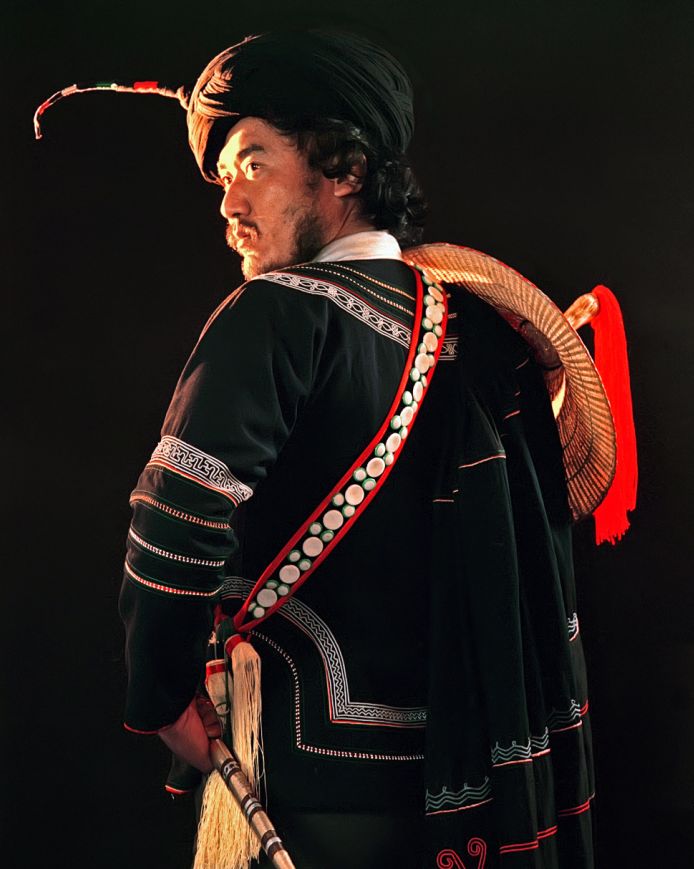 彝族服饰凉山型,凉山彝族地区服饰有哪些