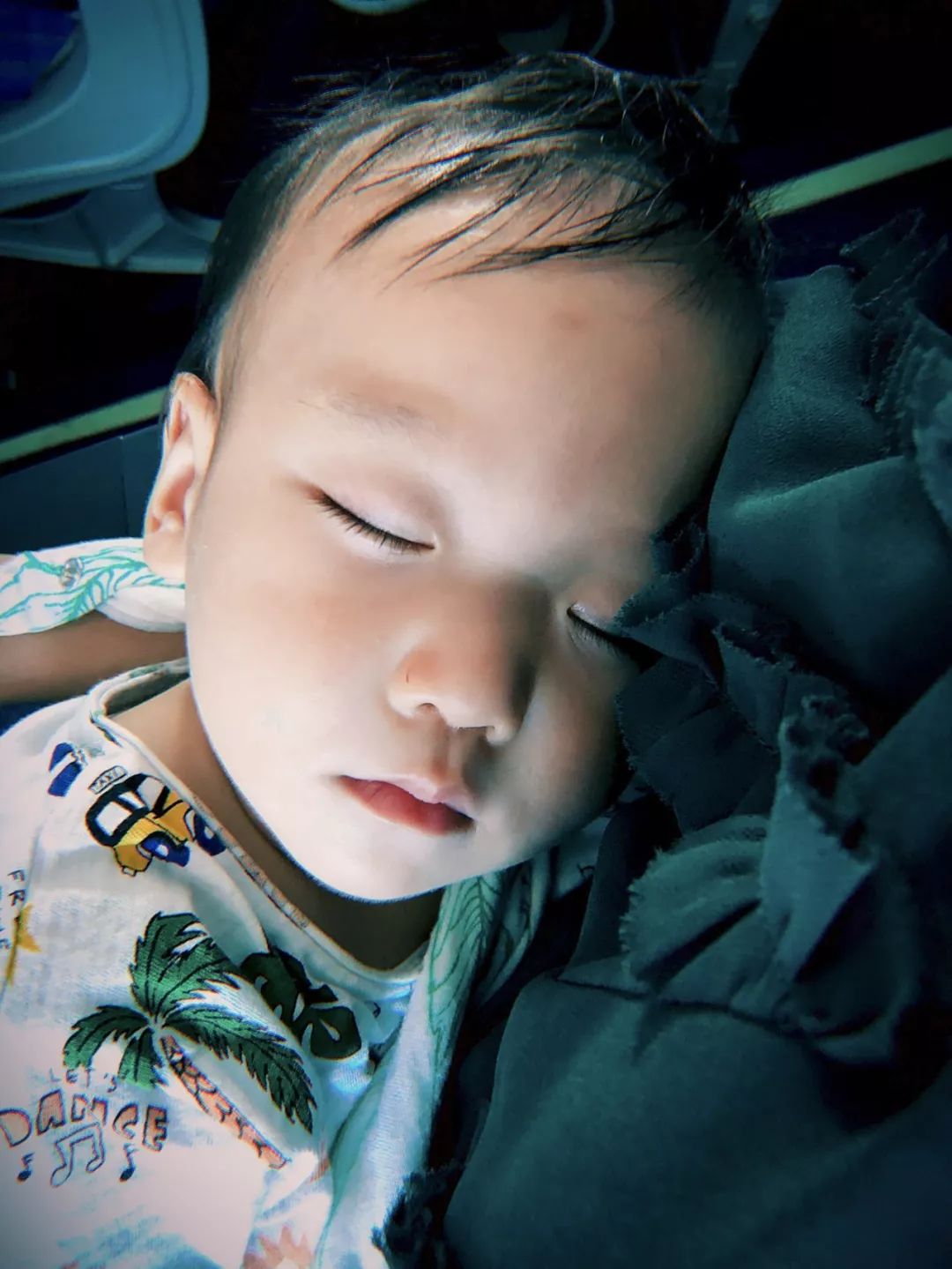 如何看待公共场所喂养母乳,公共场所母乳喂养的利与弊