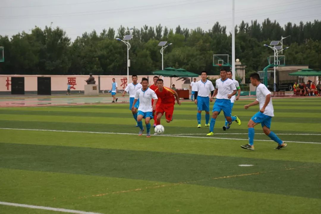 强军杯“卫士动力”业余足球比赛上演强强对决,*警武**聊城支队首先抢得出线主动权
