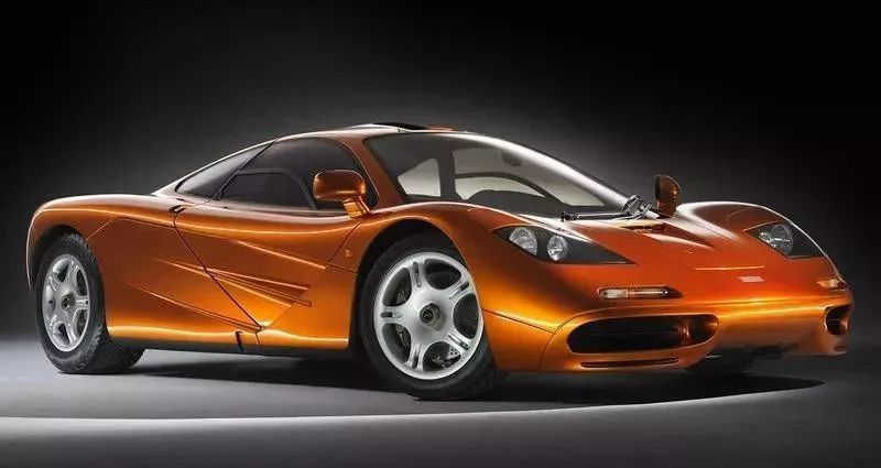 在V12引擎被人类灭绝之前，我决定吹一段唢呐，猛夸一顿