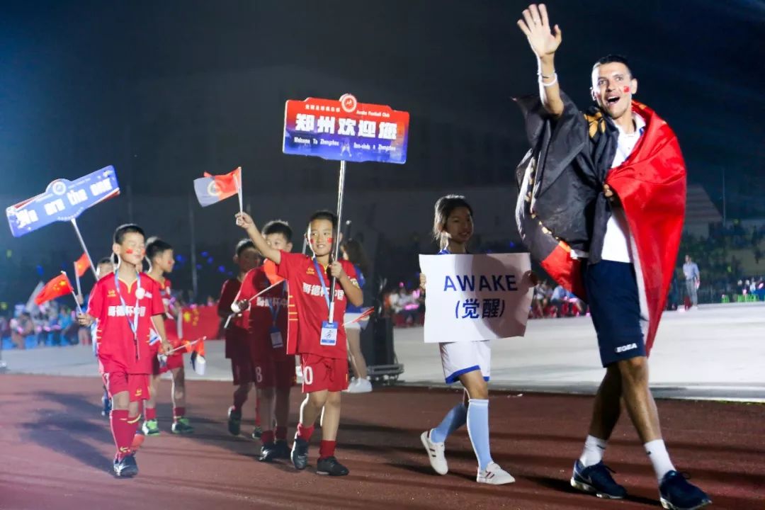 2019世界青少年足球赛开幕式,中国代表团集体出战太燃了跆拳道