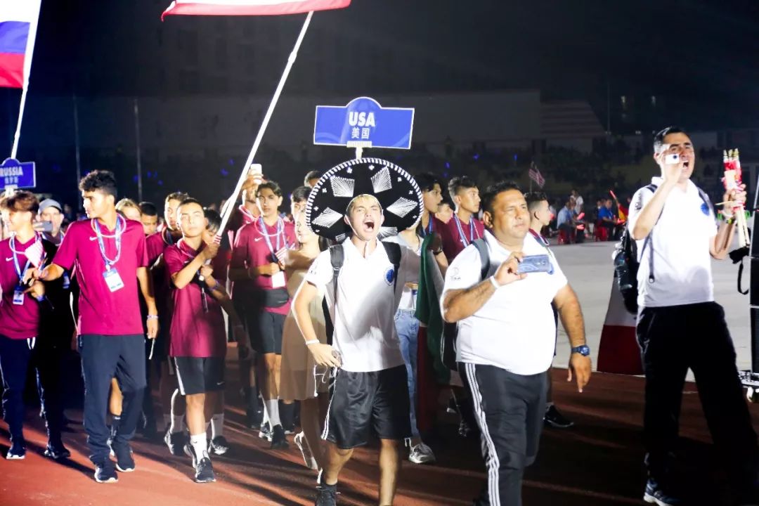 2019世界青少年足球赛开幕式,中国代表团集体出战太燃了跆拳道