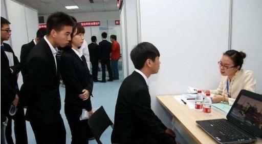 针掉进海里怎么回答面试官问题,面试官问我针掉大海了怎么回答