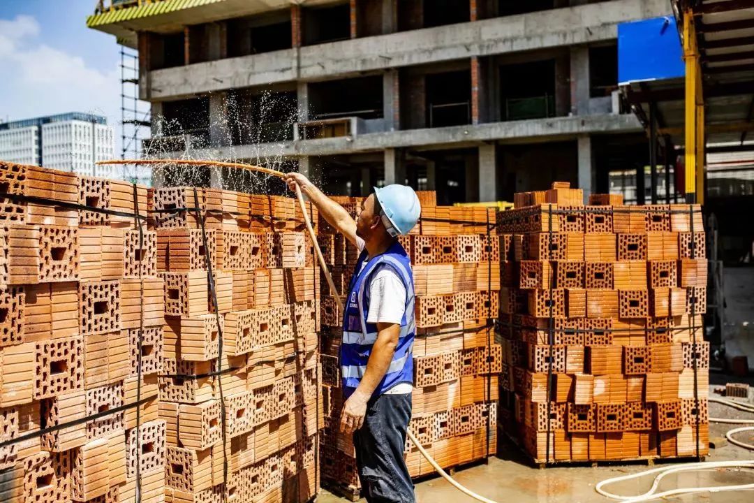 十二时辰工地,建筑工人的十二时辰