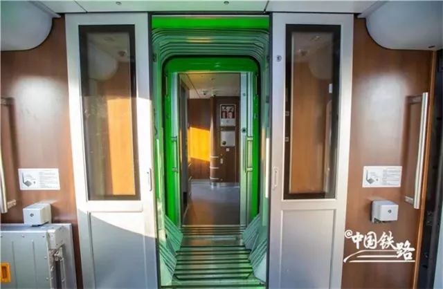 喜讯连连!昆深高铁来啦!中秋假火车票开抢、大理至丽江“绿巨人”今日首开