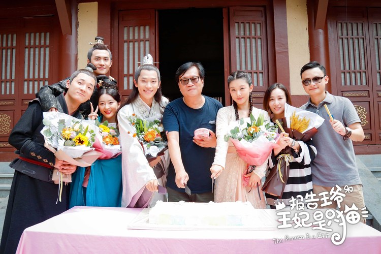 《报告王爷，王妃是只猫》杀青，袁雨萱张炯敏首秀荧屏初吻