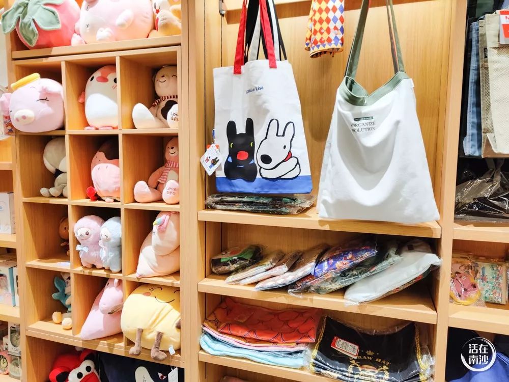 鍗楁矙鏂板崕涔﹀簵,鍗楁矙鍖烘渶澶х殑鏂板崕涔﹀簵