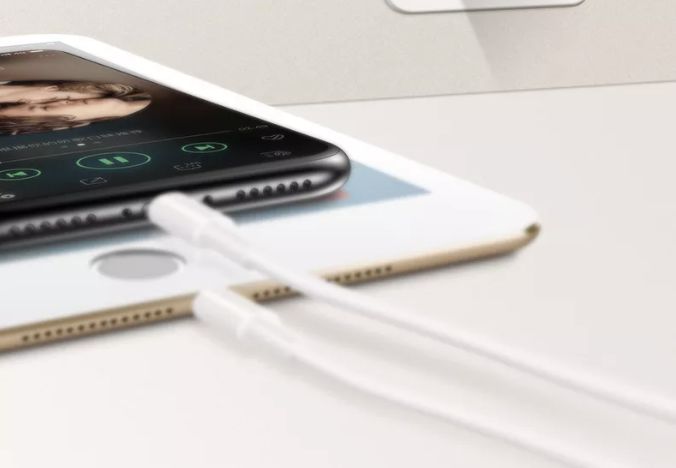 房间里插座少预留不合理怎么办,家里插座少了怎么加装墙壁插座