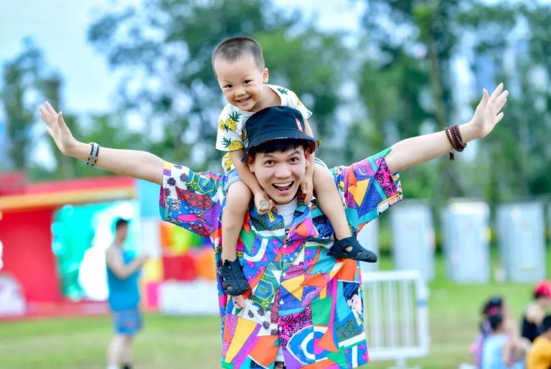 一场狂欢盛会，让成都人记住什么叫做五光十色、安逸好耍的“豆瓣红”